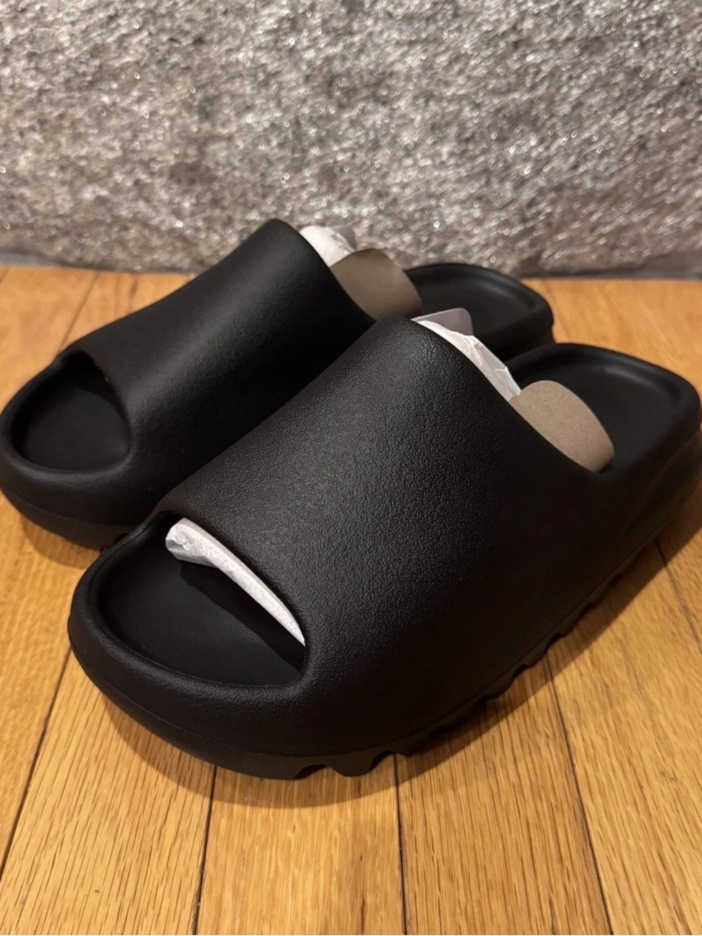 Yeezy YS01 Black Slides - Size 8 - NEW
